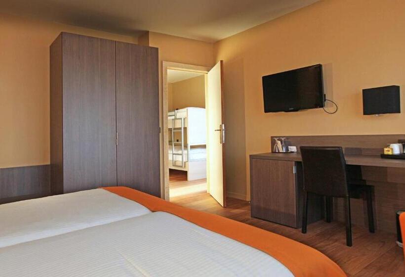 اتاق خانوادگی, Donny