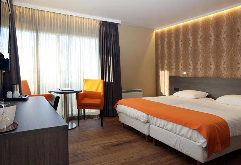 اتاق خانوادگی, Donny