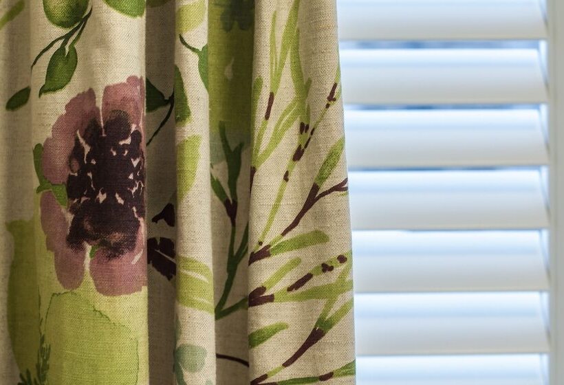 Номер Стандарт, Ascot House