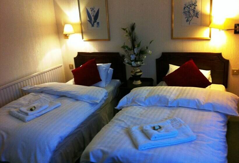 スタンダードルーム, Bryn Howel