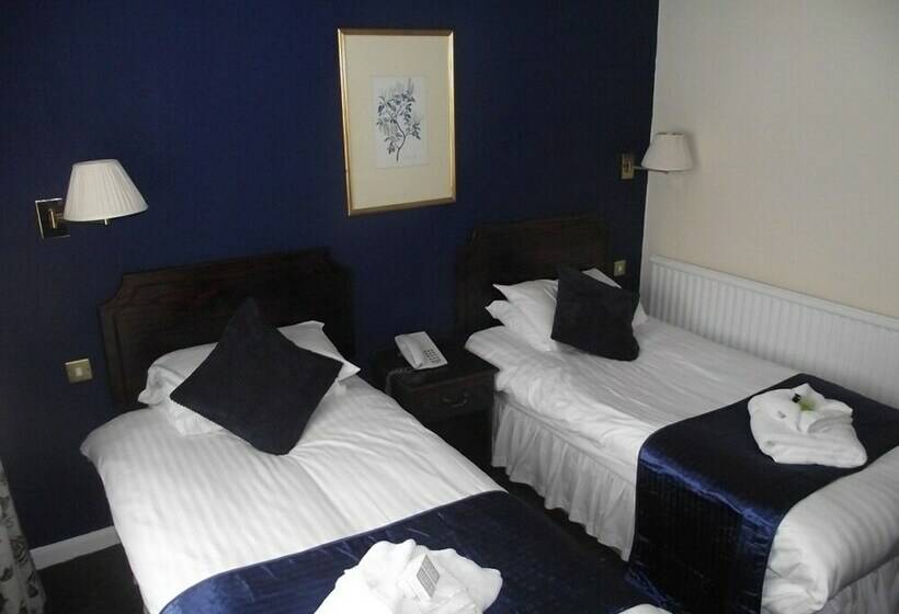 スタンダードルーム, Bryn Howel