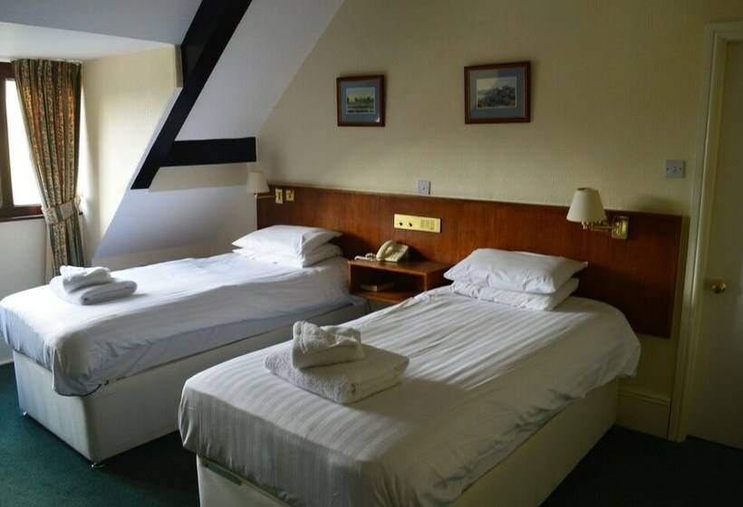 スタンダードルーム, Bryn Howel