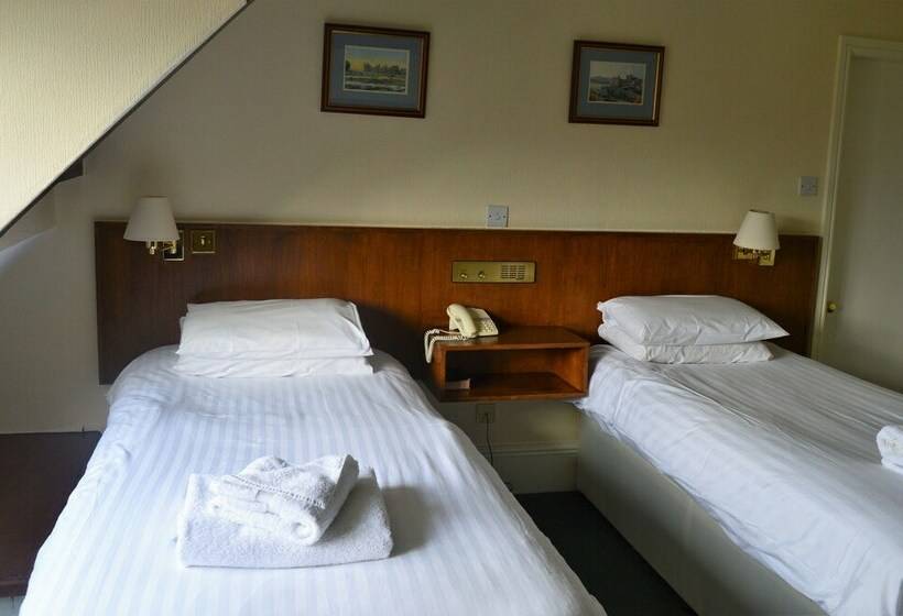 スタンダードルーム, Bryn Howel