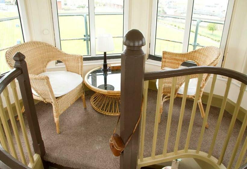 اتاق لوکس, Duke Of Cornwall