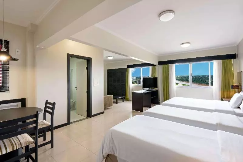 プレミアムトリプルルーム, Wyndham Golden Foz Suites