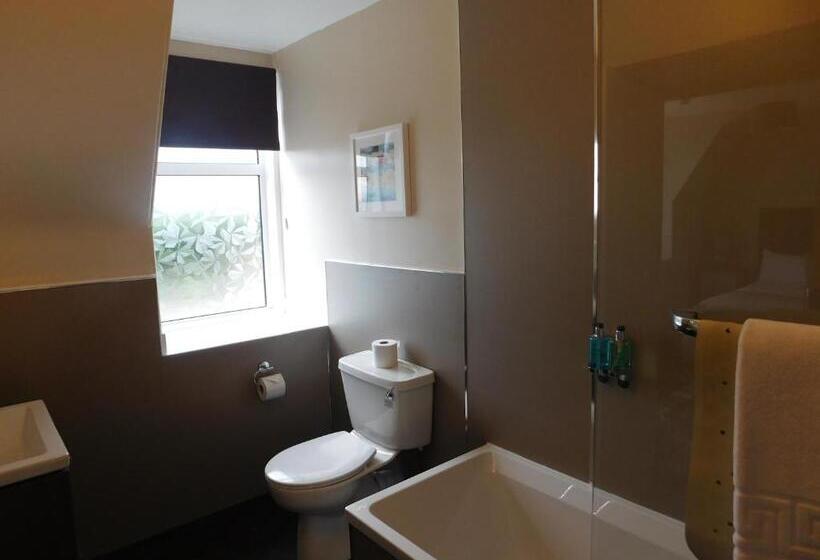 غرفة قياسية مطلّة علي الحديقة, Cullen Bay Hotel