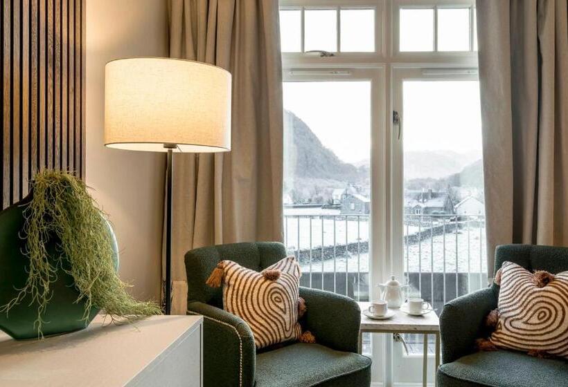 수피리어 룸, Borrowdale Gates