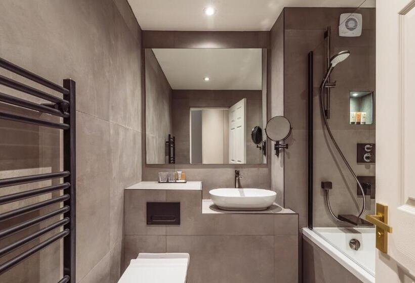 스위트, Borrowdale Gates