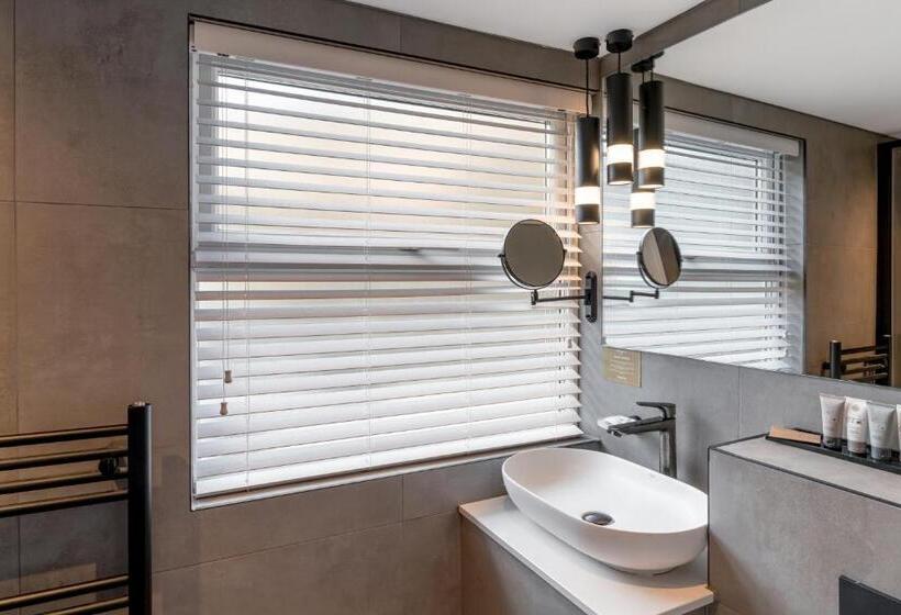 기본룸, Borrowdale Gates