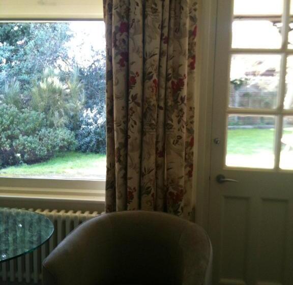 标准房带园景, Crown And Castle