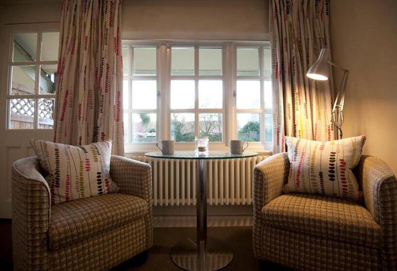 标准房带园景, Crown And Castle