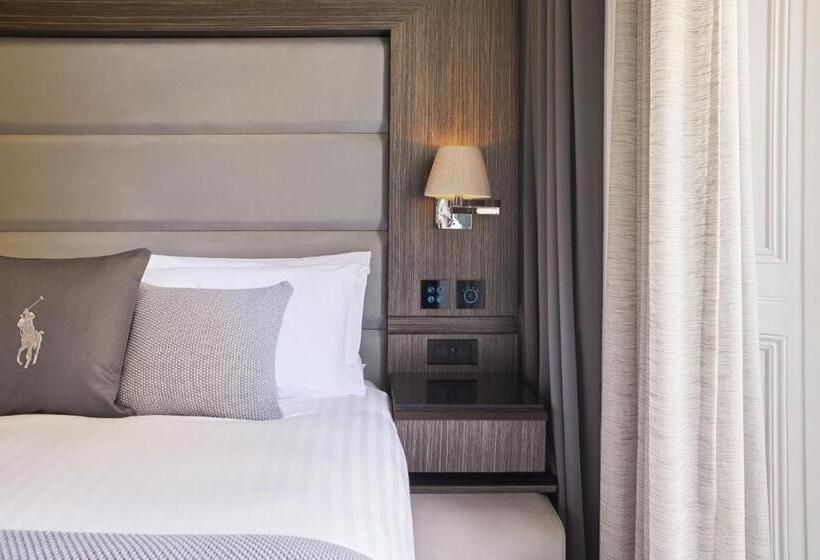 基本间, Eccleston Square