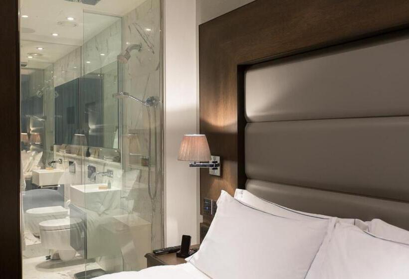 基本间, Eccleston Square