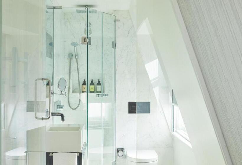 基本间, Eccleston Square