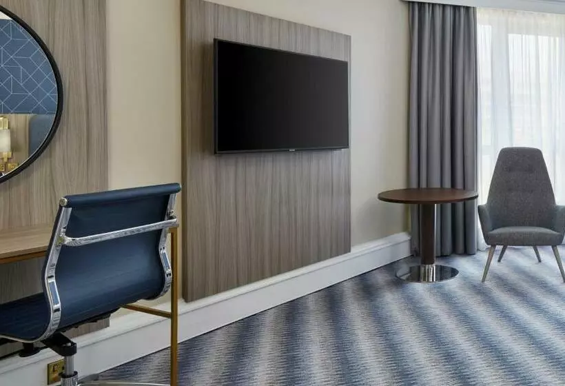 اتاق سوپریور با تخت بزرگ, Leonardo Royal Southampton Grand Harbour