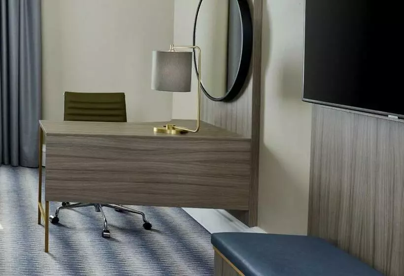 اتاق استاندارد سه نفره, Leonardo Royal Southampton Grand Harbour