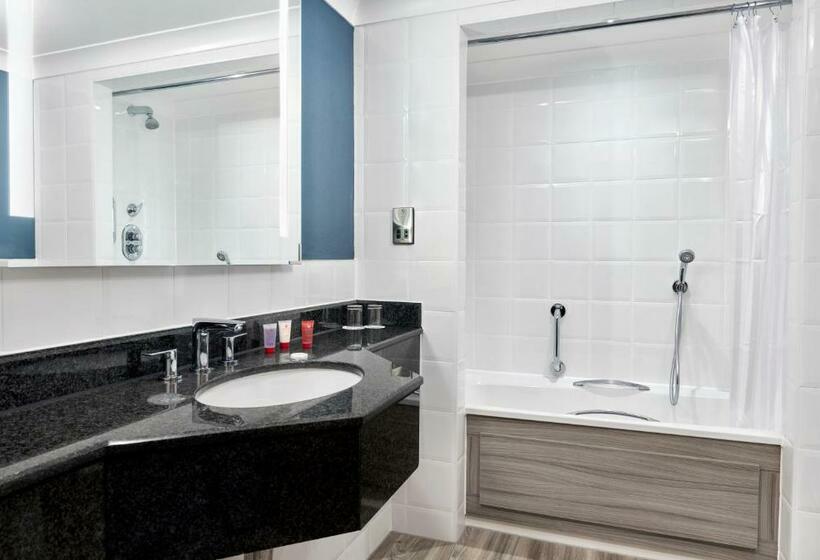 Номер Стандарт Трехместный, Leonardo Royal Southampton Grand Harbour