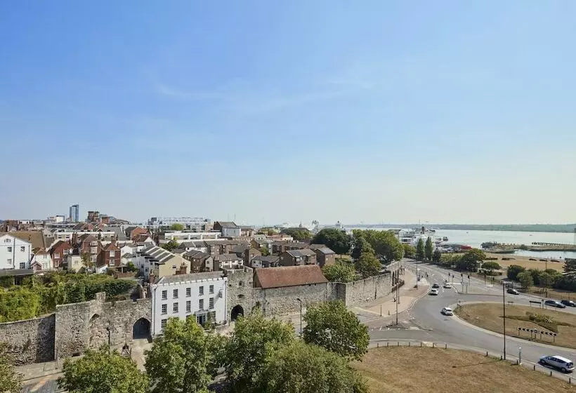 سوییت جونیور, Leonardo Royal Southampton Grand Harbour