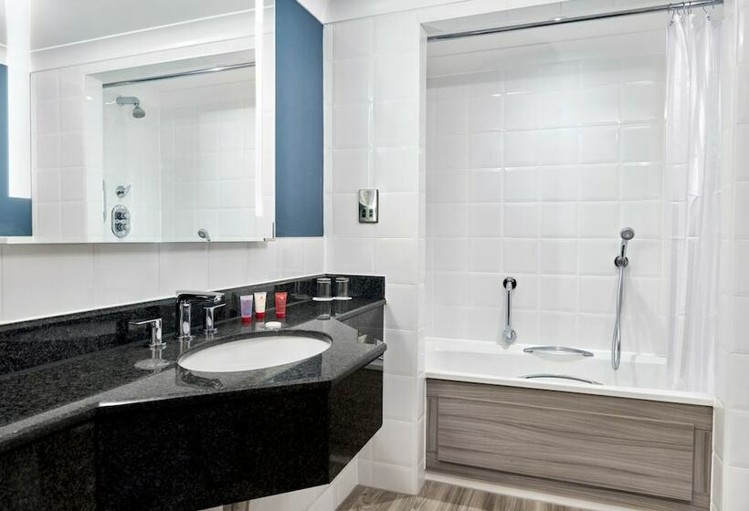 Номер Стандарт Трехместный, Leonardo Royal Southampton Grand Harbour