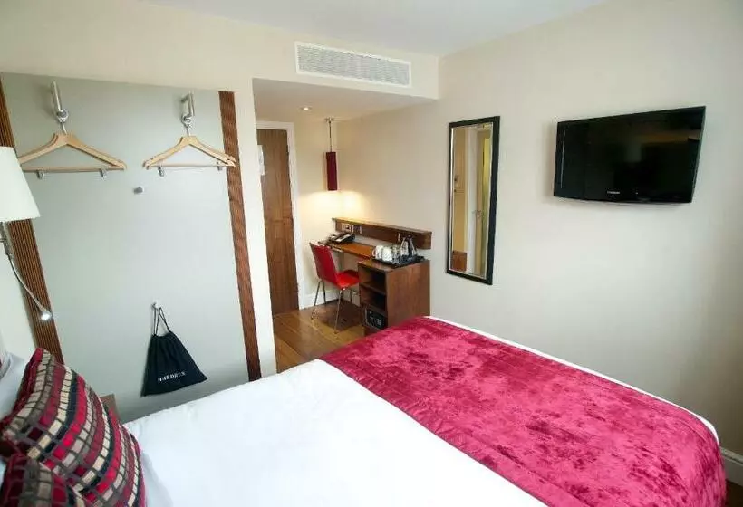 Basic Room, The Belgrave