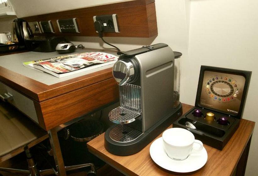 Deluxe Room, The Belgrave