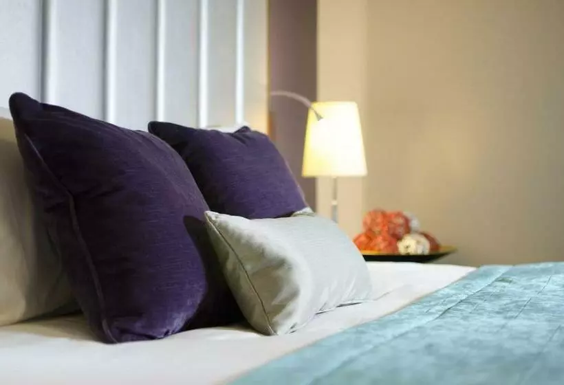 Deluxe Room, The Belgrave