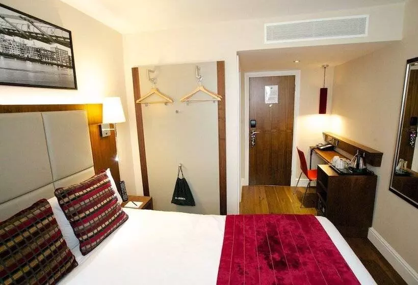 Basic Room, The Belgrave