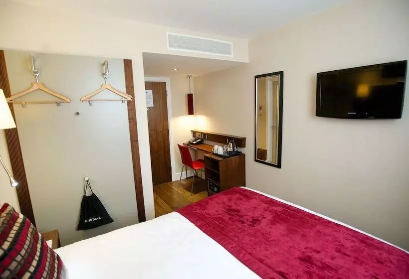 Basic Room, The Belgrave