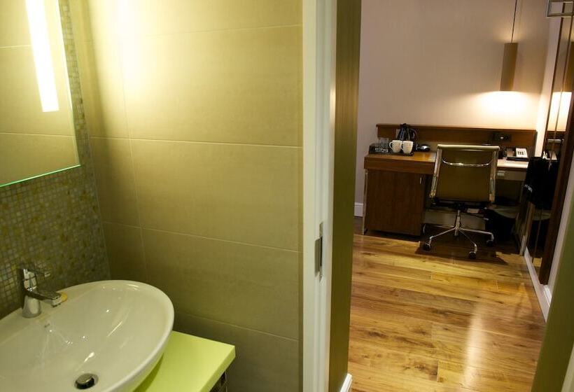 Standard Room, The Belgrave