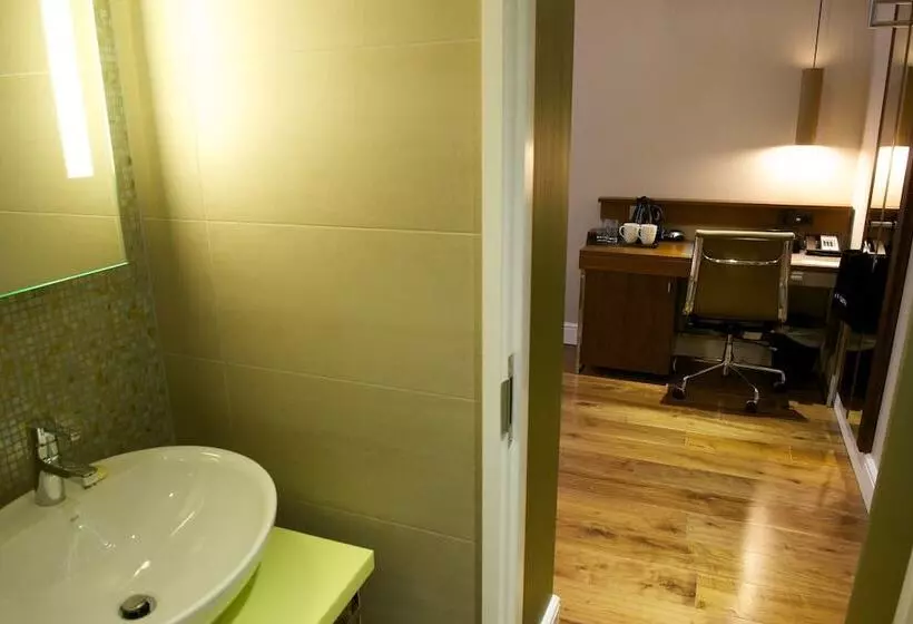 Standard Room, The Belgrave