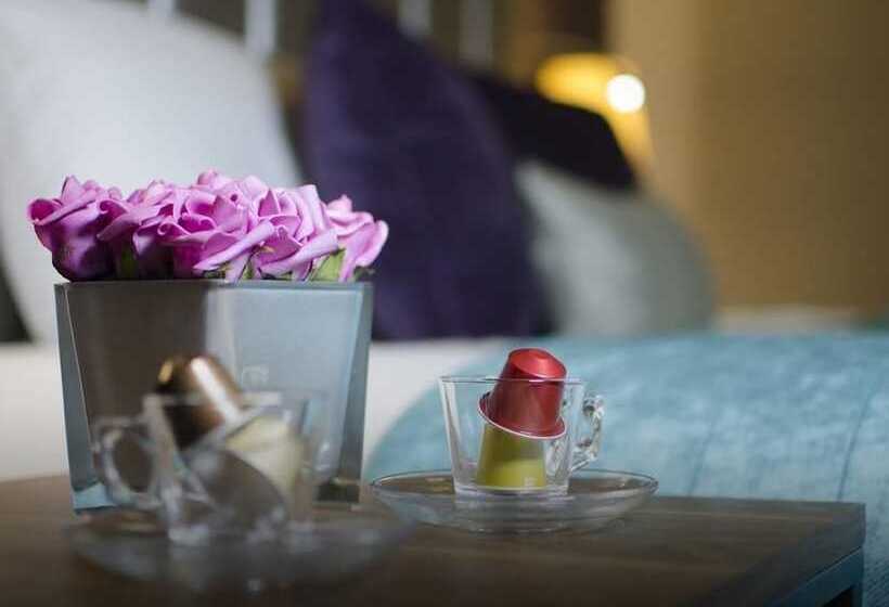 Deluxe Room, The Belgrave