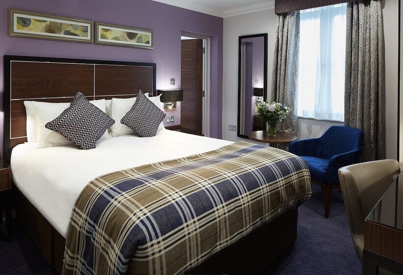 エクゼクティブルーム, The Bull