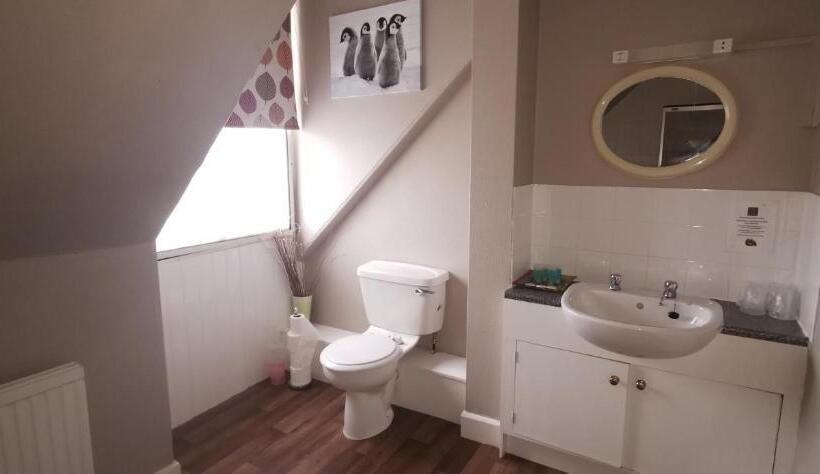 Семейный Номер, The George