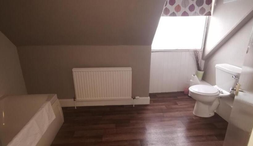 패밀리 룸, The George