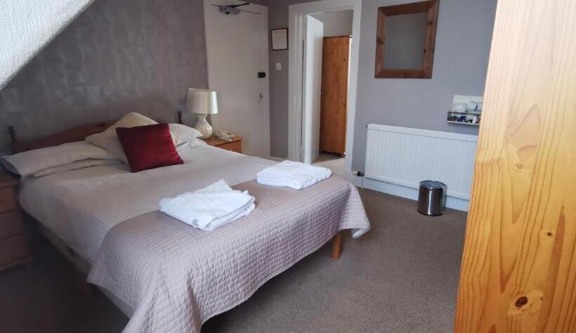 패밀리 룸, The George