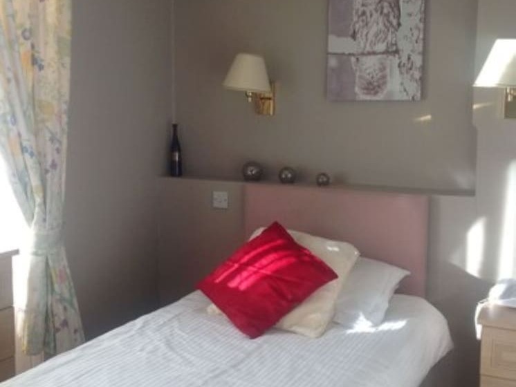 스탠다드 싱글 룸, The George