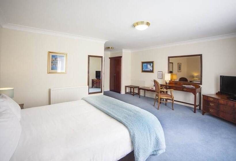 이그제큐티브 룸, The Walnut Tree