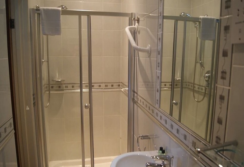 اتاق عادی, The Devoncourt Resort