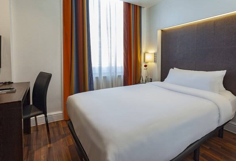 行政单人间, The Caesar