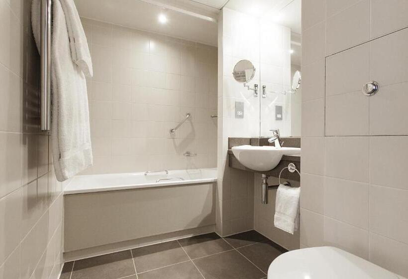 Представительский люкс с балконом, Crowne Plaza Reading