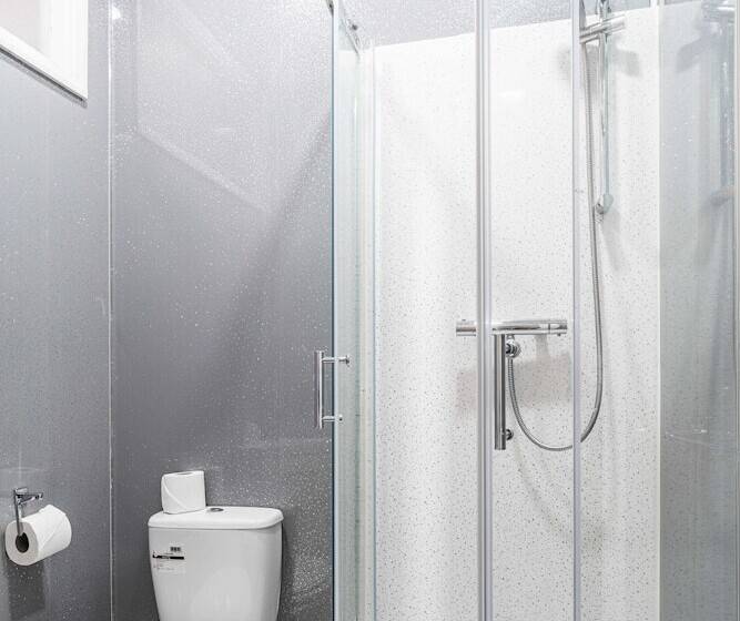 חדר סטנדרט, Lancaster Court