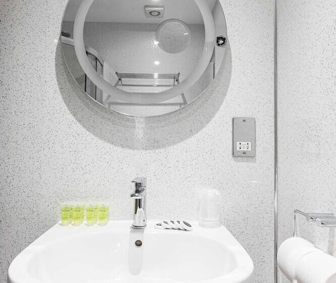 חדר סטנדרט לארבעה, Lancaster Court