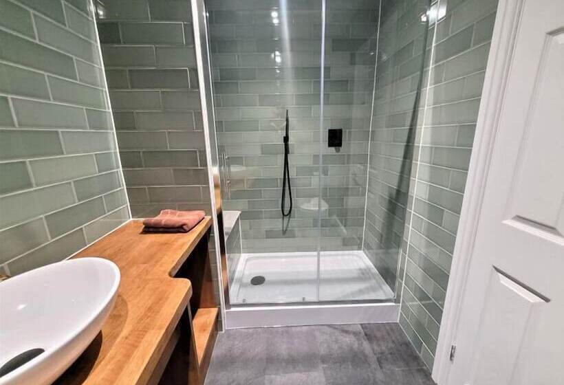 חדר סטנדרט, New County Hotel & Serviced Apartments By Roomsbooked