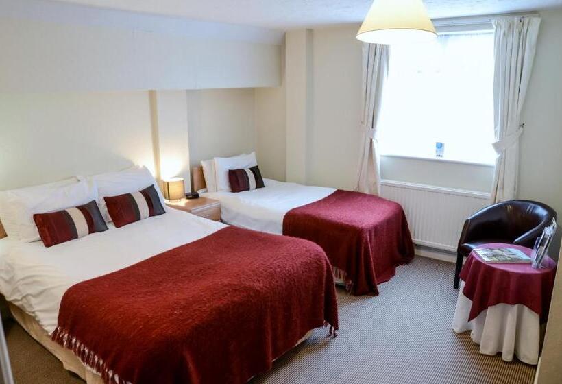 غرفة عائلية, Pettifers Freehouse