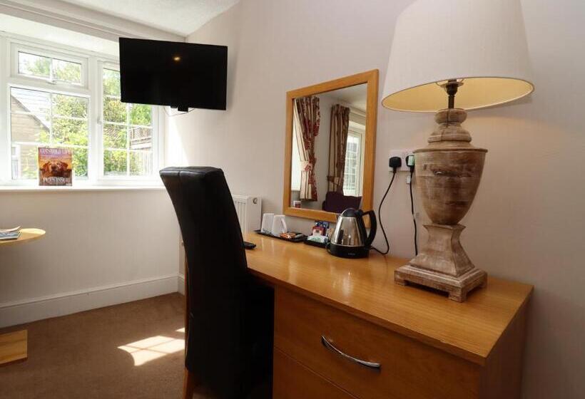 غرفة قياسية, Pettifers Freehouse