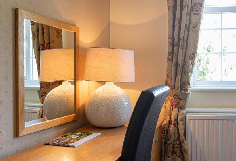 غرفة قياسية, Pettifers Freehouse