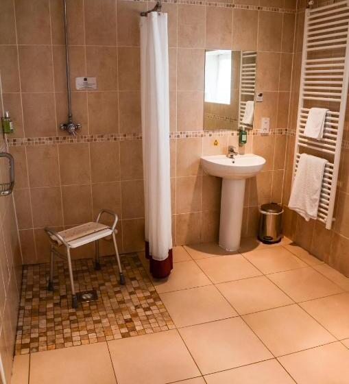 غرفة قياسية, Pettifers Freehouse