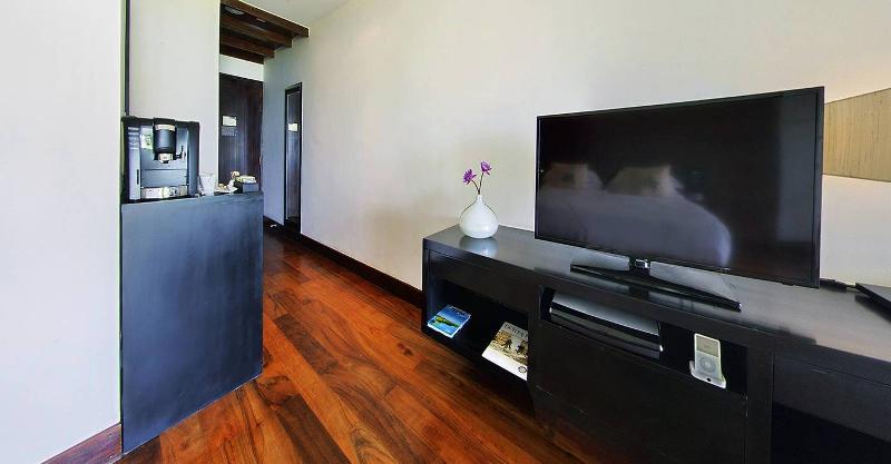 Полулюкс, The Dilly