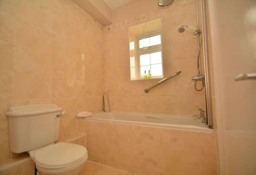 Quarto Estandar, The Mill House