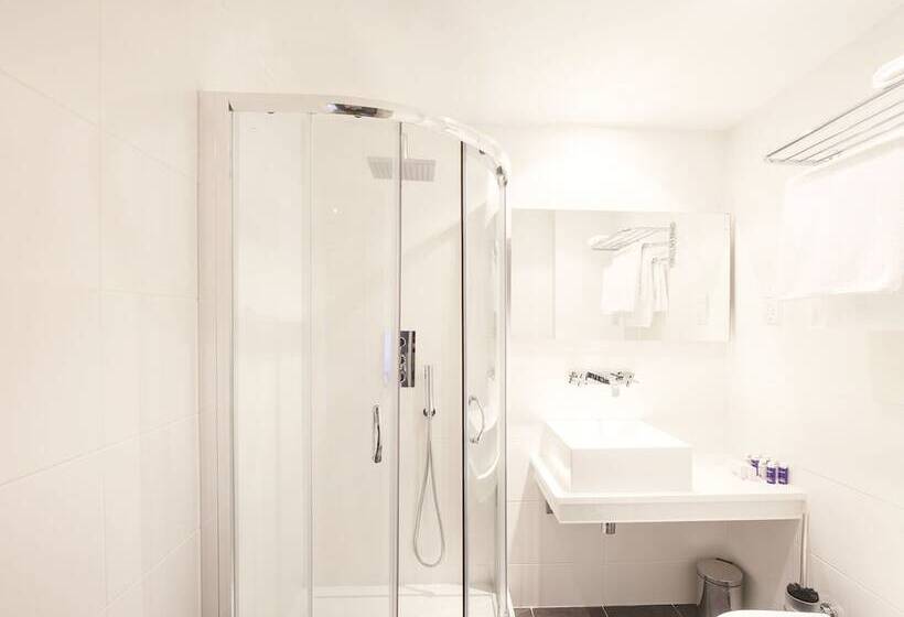 标准间, Nottingham Place